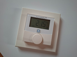 Homematic IP Smart Home Wandthermostat mit Luftfeuchtigkeitssensor (HmIP WTH 2)