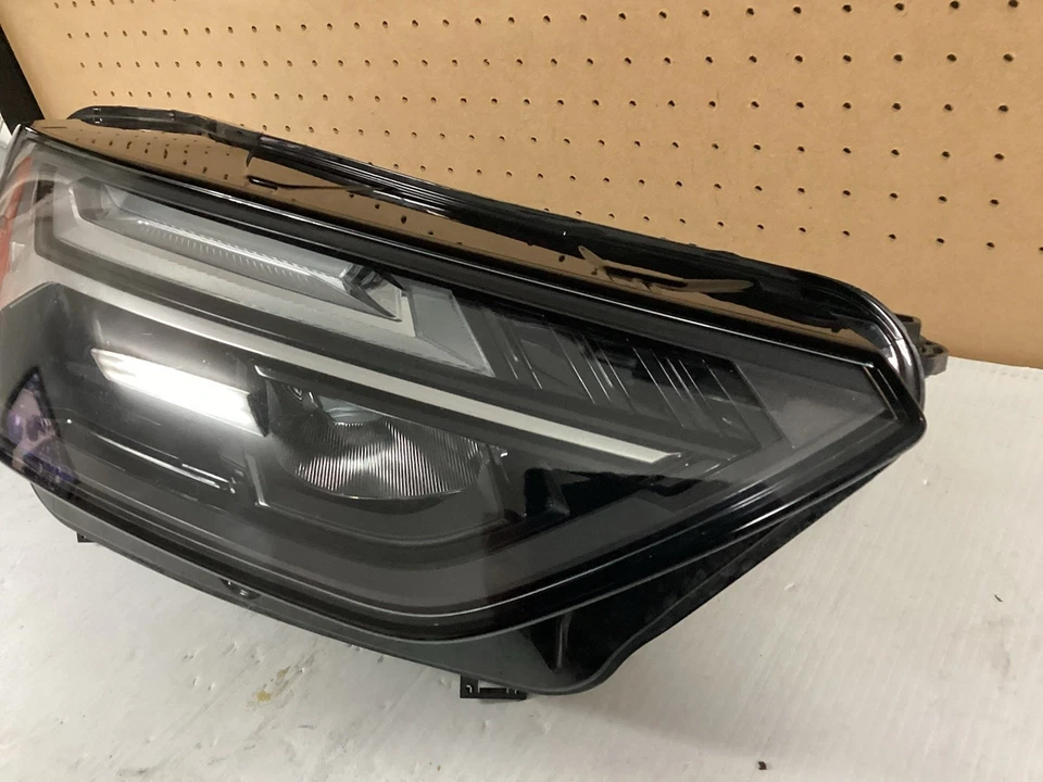 FARO PASAJERO DERECHO AUDI Q5 2021-2023 OEM Foto 2 de 4