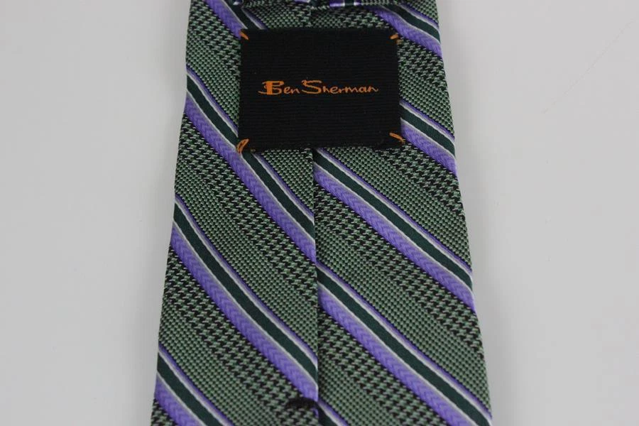 Corbata de seda Ben Sherman. Verde con rayas moradas y blancas. Foto 3 de 3