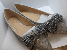 Jewel by Badgley Mischka Women's Zanna Ballet Flat Silver Size 6 M US