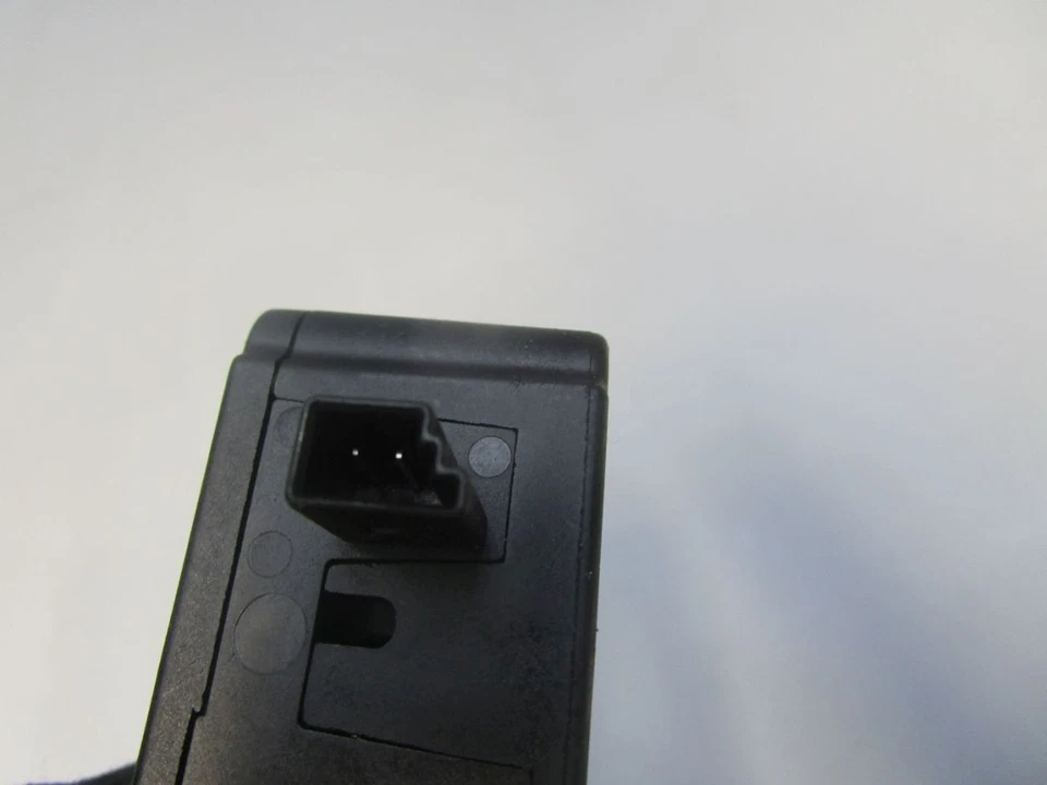 Stellelement Zentralverriegelung Tankklappe für BMW 3 TOURING (E46) 320D 6923973 - Imagem 4 de 4