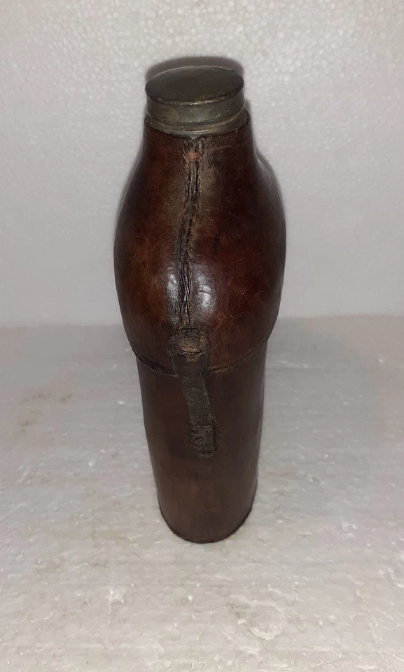 POUR DECO ANCIENNE GOURDE EN ETAIN RECOUVERTE DE CUIR - Photo 2/4