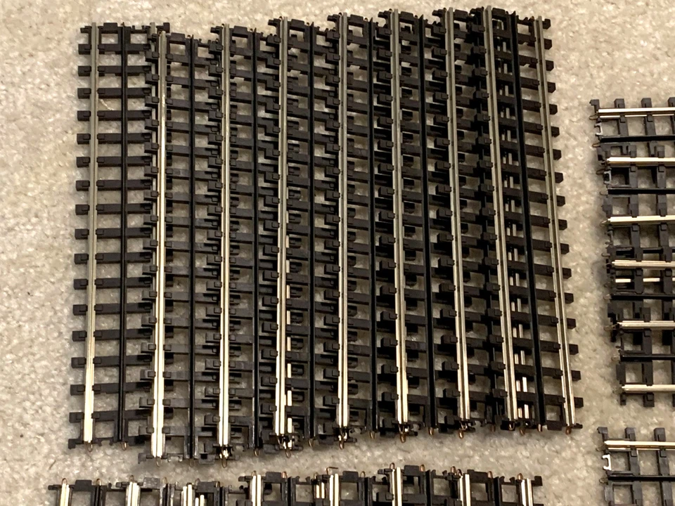 Lot of 30 Pieces - MTH ScaleTrax Straight Track - New - Image 2 of 4