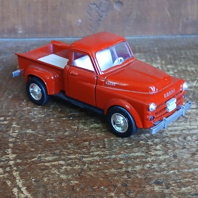 1952 Dodge Stepside Pickup Diecast Truck  Detailed Interior Red/White New Ray 