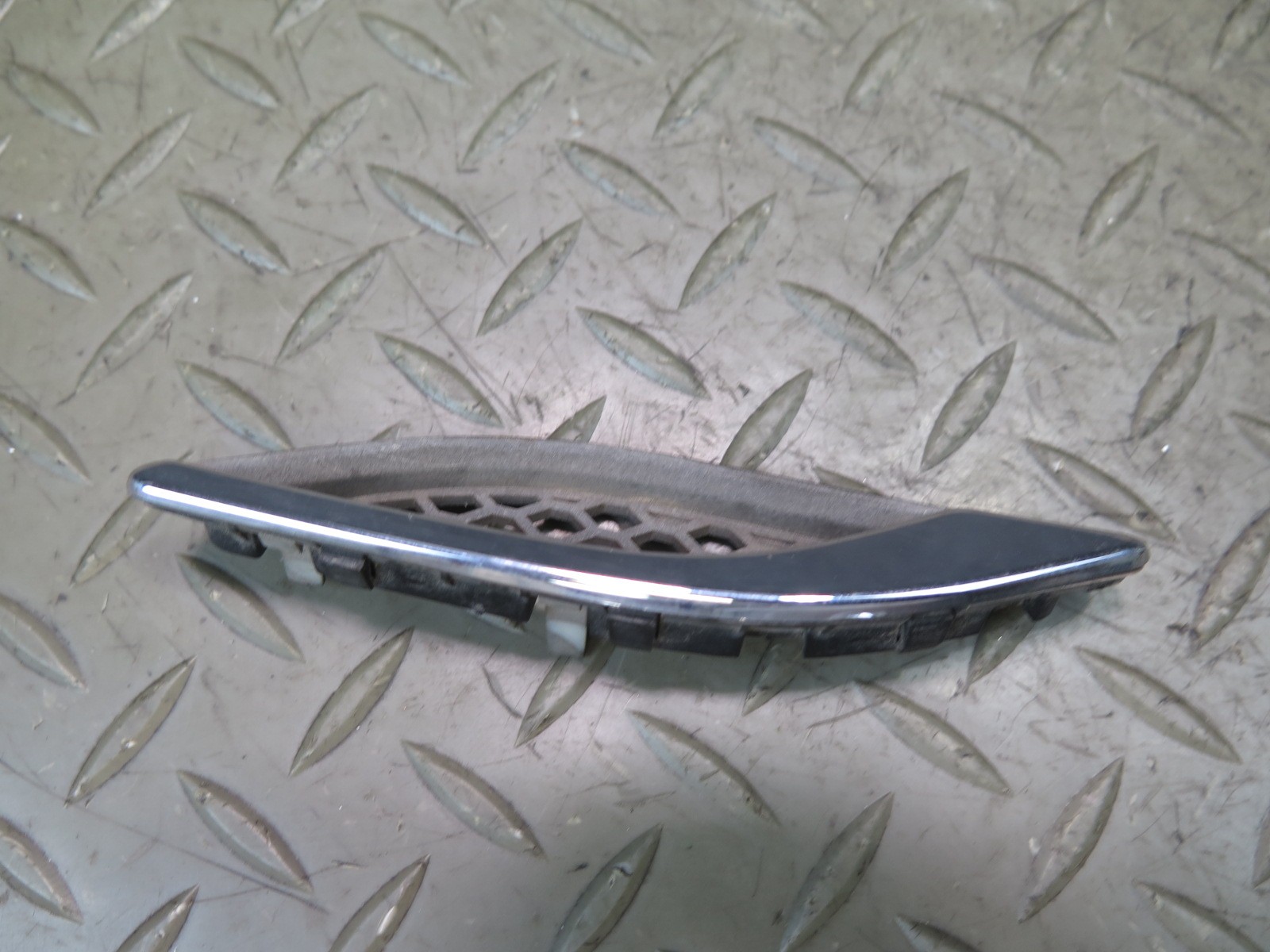 Maserati Ghibli 2014-2019 Front Right Air vent grilles Set of 3