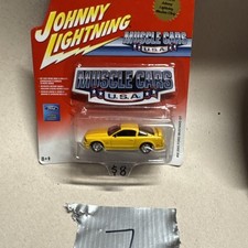 Johnny Lightning Muscle Cars USA 56 2005 Ford Mustang GT Yellow 2006 MOC
