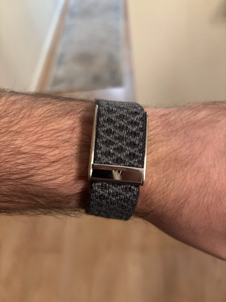 Whoop 5.0/MG Cloudknit Luxe - Cinza/Preto (Tempestade) - Fecho Prata Titânio - Logotipo - Imagem 3 de 4