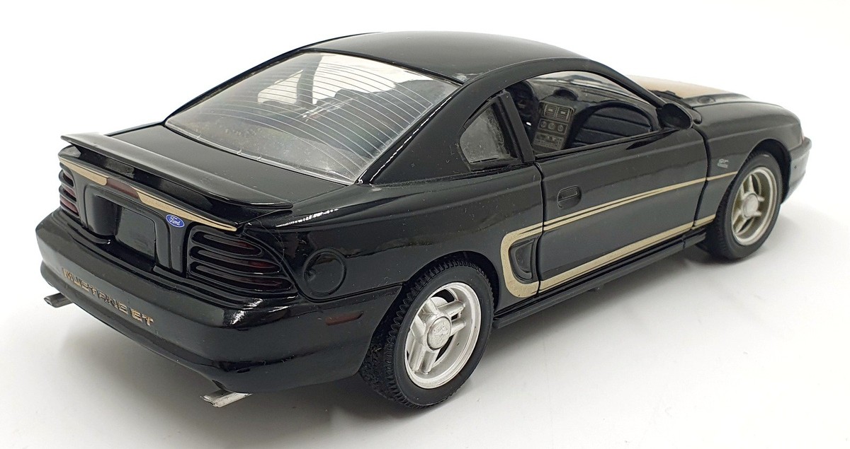 Universal Hobbies 1/18 Scale Diecast 16126L - 1994 Ford Mustang