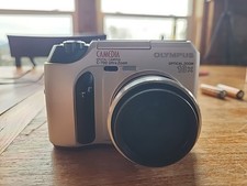 Olympus C-700 Ultra Zoom 10x Optical Powers On, Working? As Is