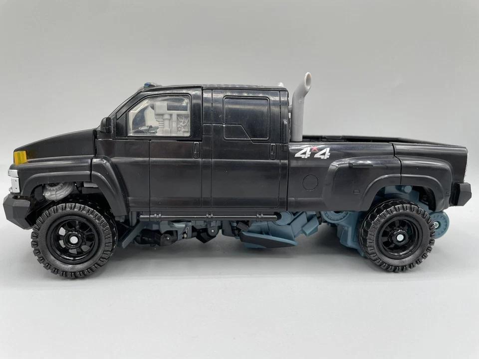 Authentic Hasbro Transformers Dark Of The Moon Leader Ironhide Complete - Image 2 of 4