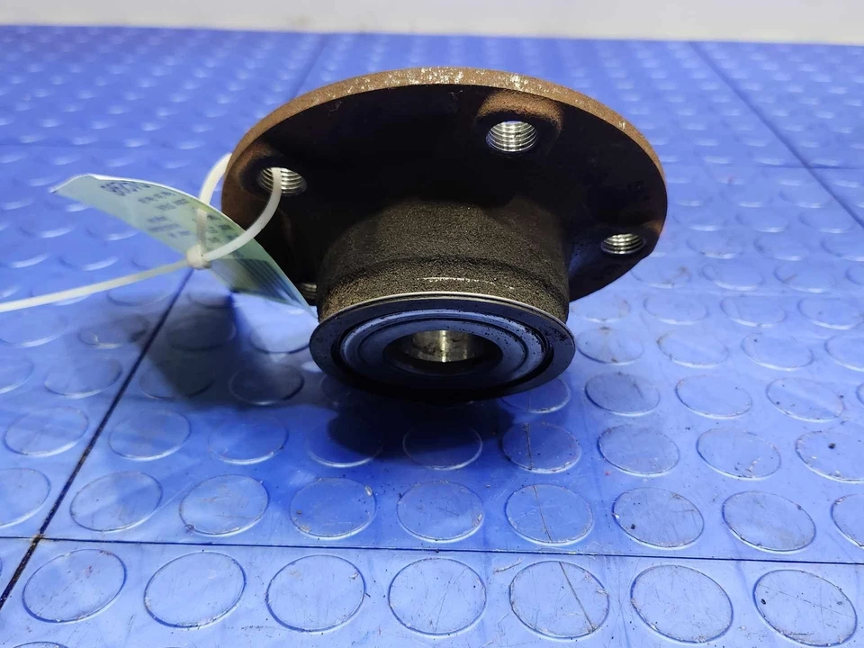 Buje y cojinete de rueda trasera Volkswagen Jetta 2011-2013 genuino OEM 8V0598611A Foto 3 de 4