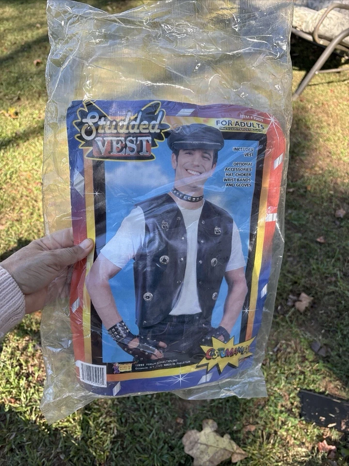 COLETE PRETO CRAVEJADO FORUM NOVELTIES TAMANHO ÚNICO SERVE PARA A MAIORIA DOS ADULTOS - Imagem 2 de 4