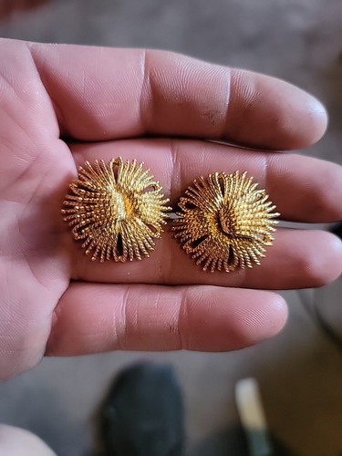 VTG Monet 1960s Leroy Miozzi BOOK PIECE  22KGP CORDELIA Clip Earrings 