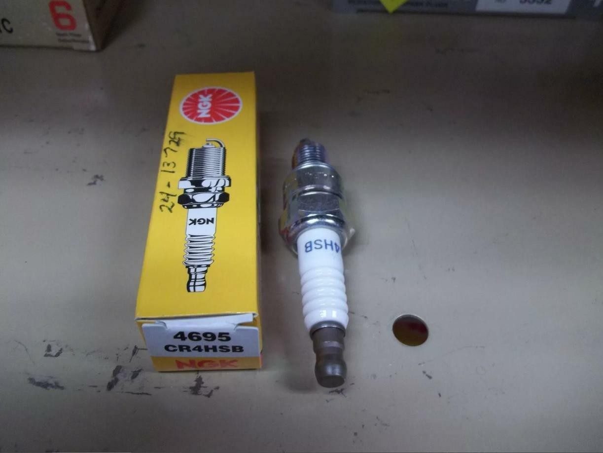 NGK 4695 CR4HSB Spark Plug Honda Yamaha Polaris Kymco SMALL ENGINE QTY2