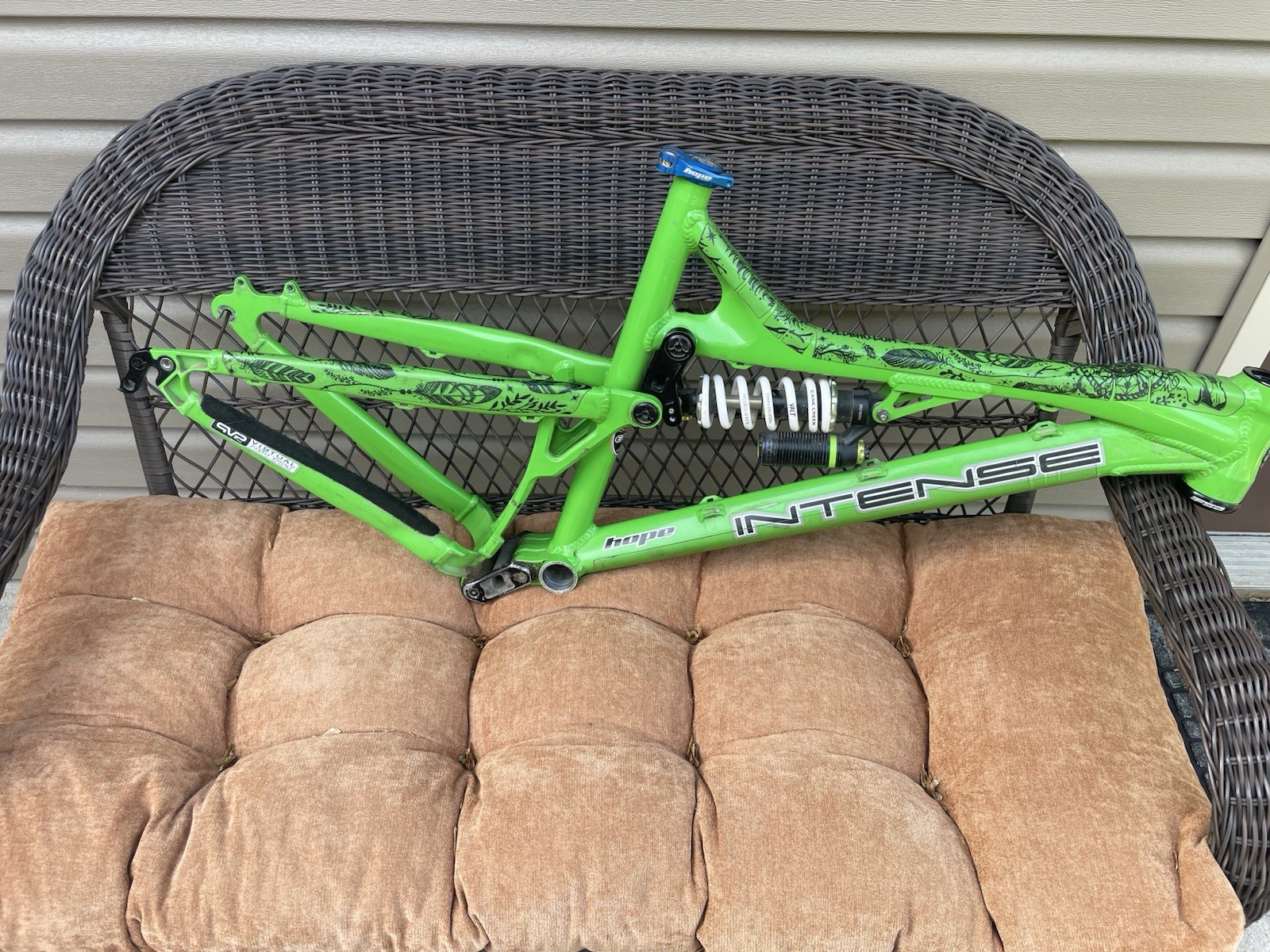 Rare HTF 26 Intense Tracer Green Frame With DVO Jade Coil Shock With 6&rdquo; Travel