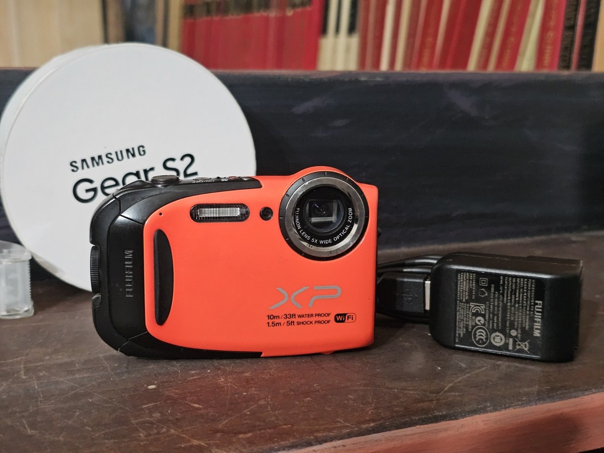 Fujifilm FinePix XP70 Compact Digital Camera 5x Zoom Waterproof Wi