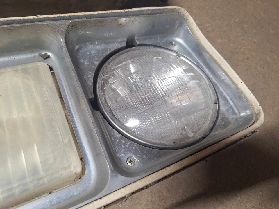 Cadillac DeVille 1973 cupé sedán diestro diestro conjuntos de faros Foto 3 de 4