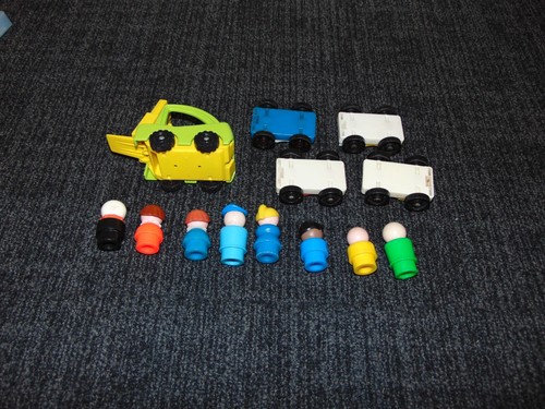 Vintage Fisher Price Little People Airport 1980 + 4 Cars, 8 Figures, Forklift - Picture 10 of 20