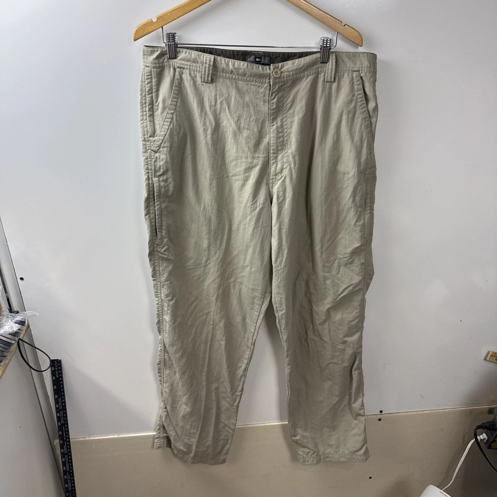 REI Co-op Men's Sahara Sand Hiking Pants 38W X 32L Lightweight Nylon UPF 40+