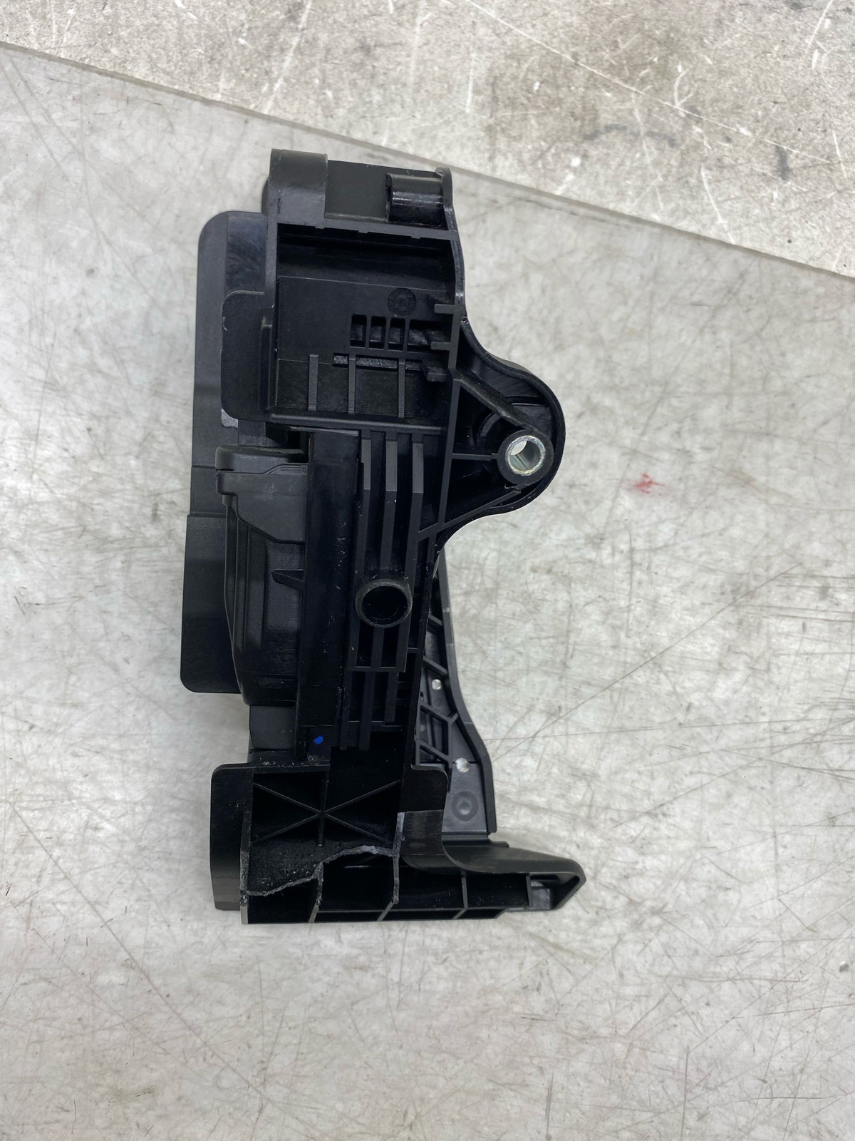 2020 2021 2022 2023 2024 2025 ASTON MARTIN DBX GAS PEDAL SENSOR HY53-9F836-AA
