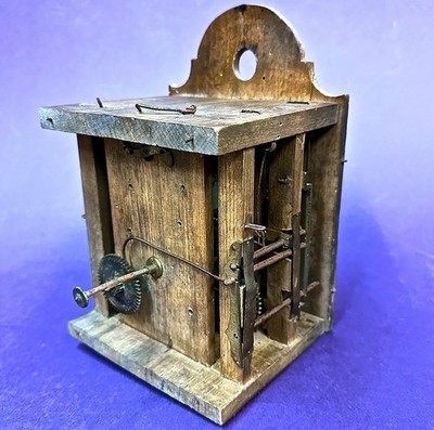 1880 ANTIKES DEUTSCHES LAND MECHANISCHES WANDUHRWERK AUS HOLZ GEFERTIGT