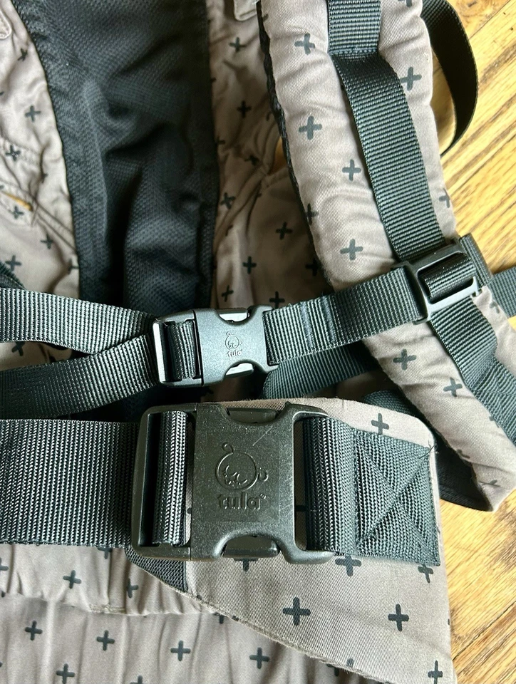 Portabebés Tula Explore Coast. Sin manchas ni lágrimas. 7-45lbs. Excelente! Foto 3 de 4