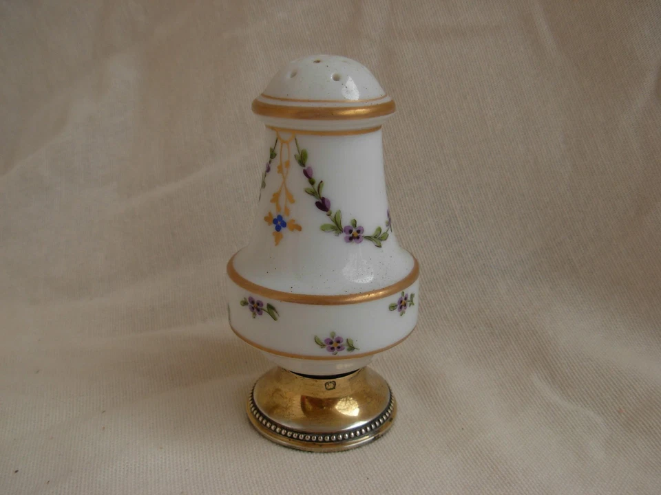 SALIERE EN PORCELAINE ET ARGENT DORE,STYLE LOUIS XVI,EPOQUE FIN 19è OU DEBUT 20è - Photo 1/4