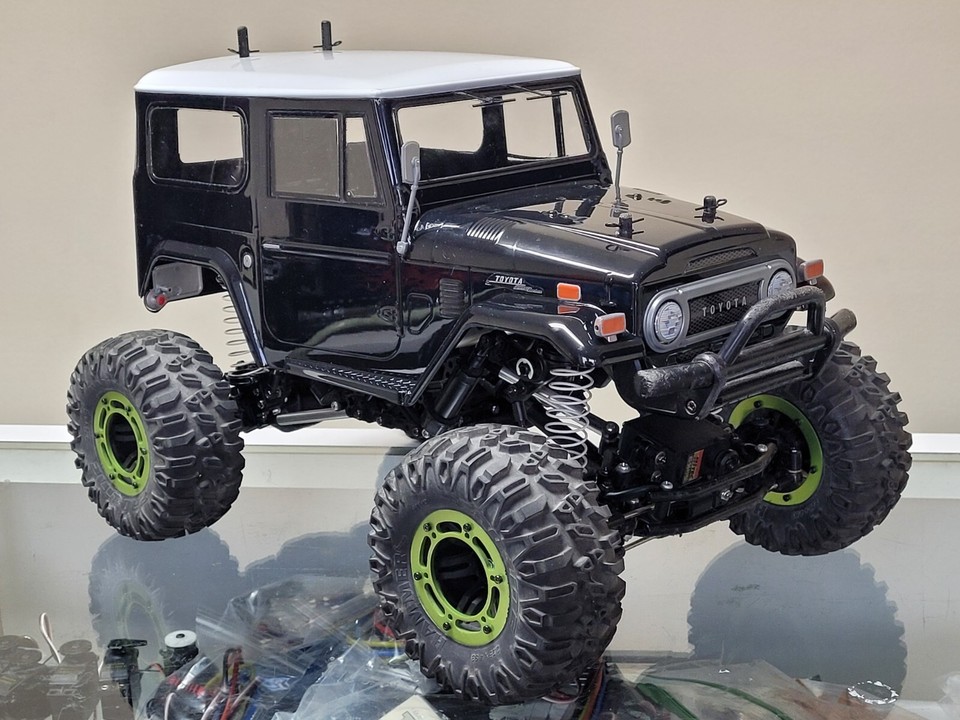 Tamiya 1/10 R/C Toyota Land Cruiser CR01 Chassis Crawler ESC Futaba 2 ...