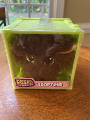RESCUE RUNTS BABIES Terrier RARE Adopt Me Series 1 Green Crate Loving Home Plush