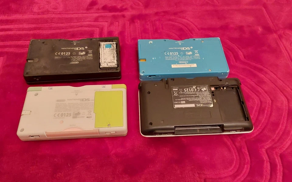 Lot Of 4 Nintendo DSi/DS LITE/FAT Consoles  FOR PARTS REPAIR NOT WORKING! ASIS - Image 3 of 4