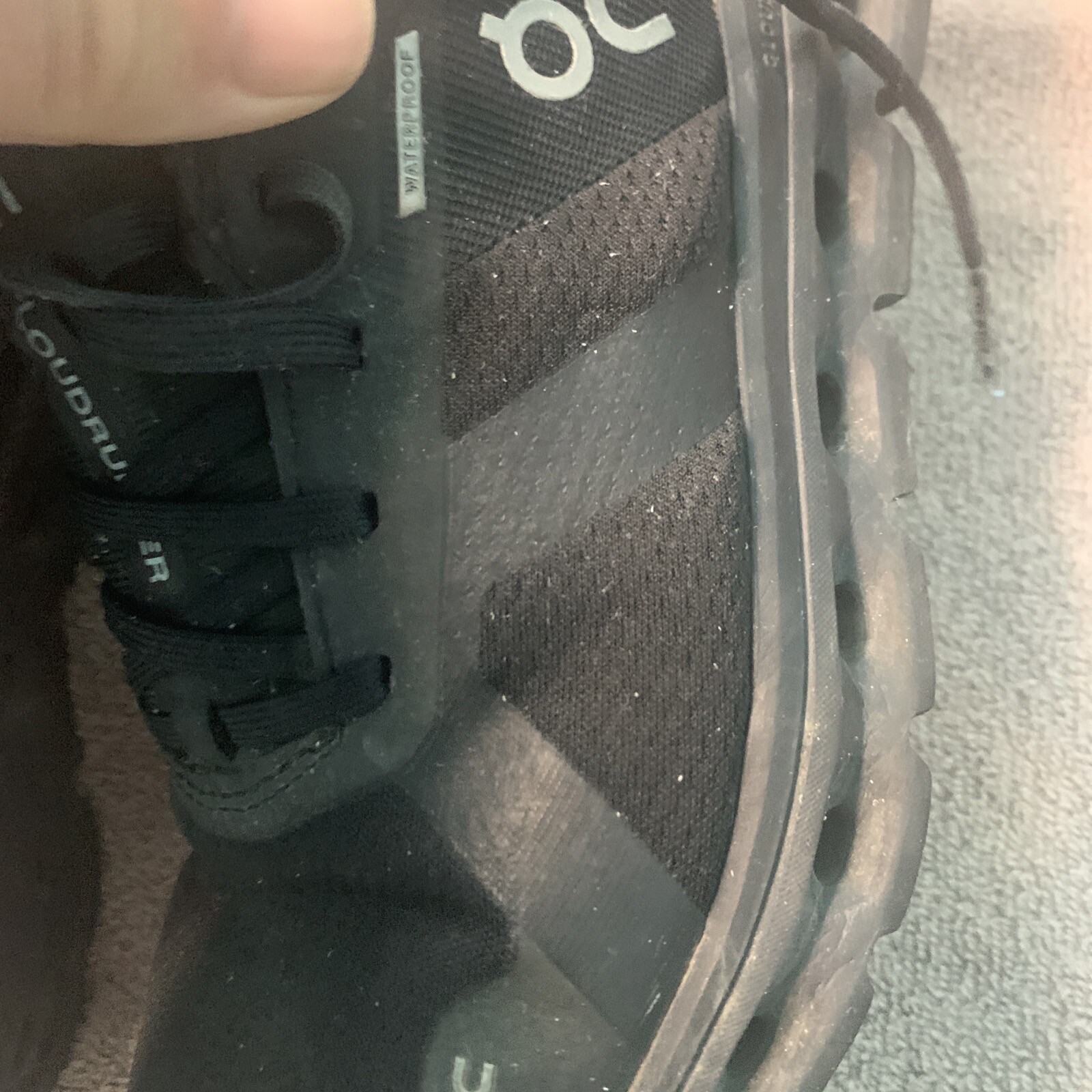 Size 8.5 - On Cloudrunner Black - image 6