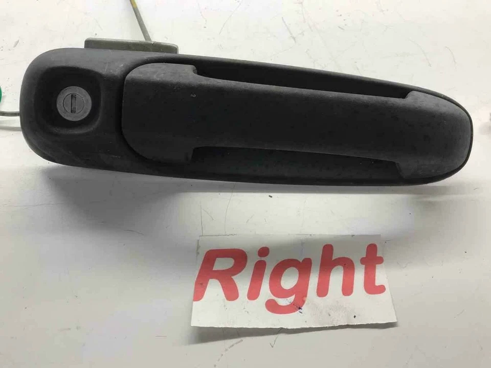 Manija de puerta exterior del lado del pasajero delantero derecho MITSUBISHI RAIDER 2007 2006-2008 Foto 2 de 4