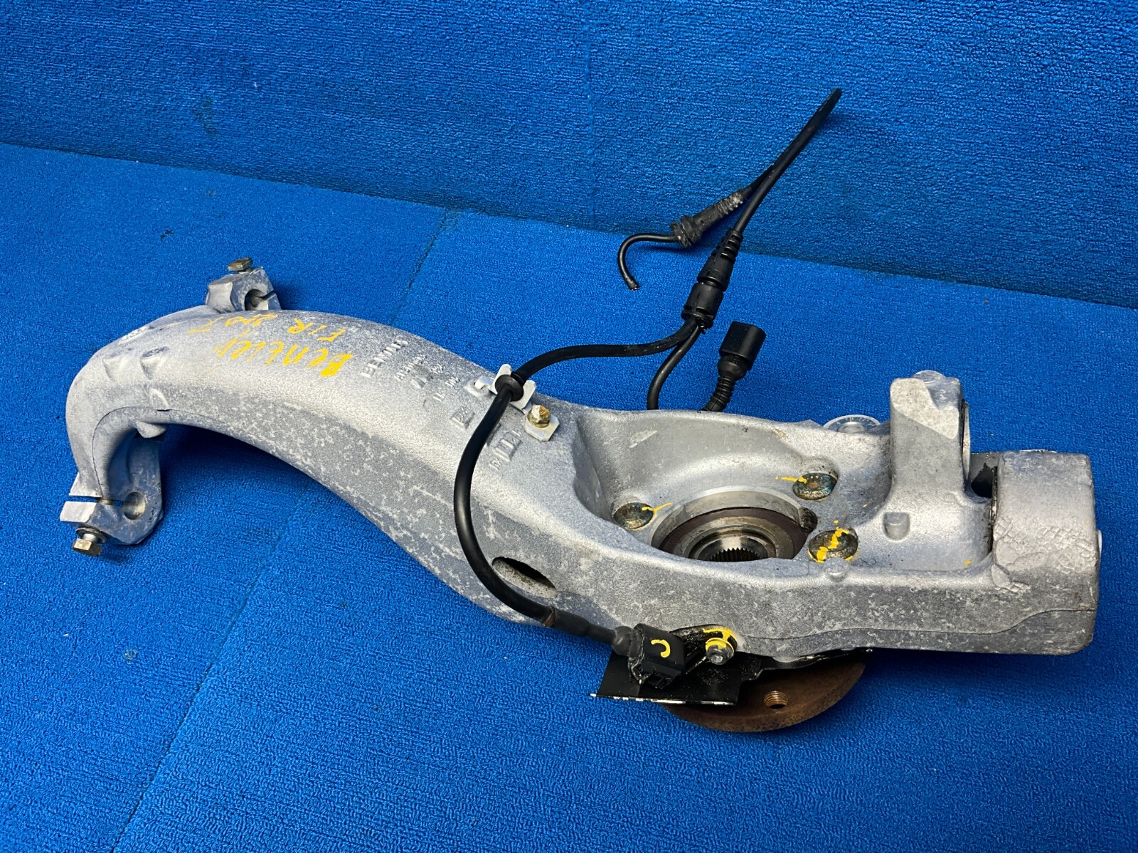 2006 - 2012 BENTLEY CONTINENTAL GTC AWD FRONT RIGHT SIDE SPINDLE KNUCKLE HUB OEM