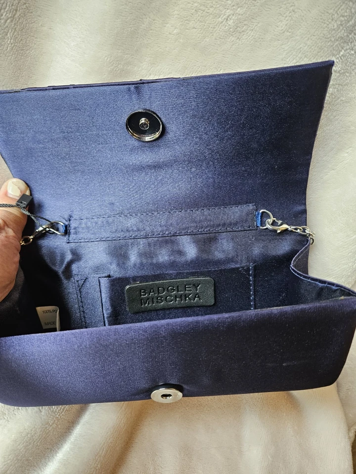Bolso de Mano Badgley Mischka Originalmente $99 Azul Satinado Foto 3 de 4