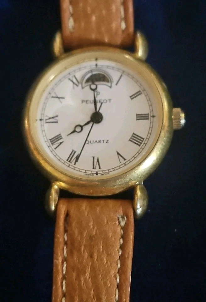 Reloj Mujer Peugeot Fase Lunar Estuche Dorado Correa Cuero Marrón Índices Romanos Blanco Foto 3 de 4