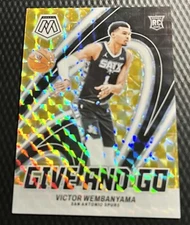 2023 Victor Wembanyama Spurs 68/99 Panini Mosaic Gold Give & Go Prizm #12