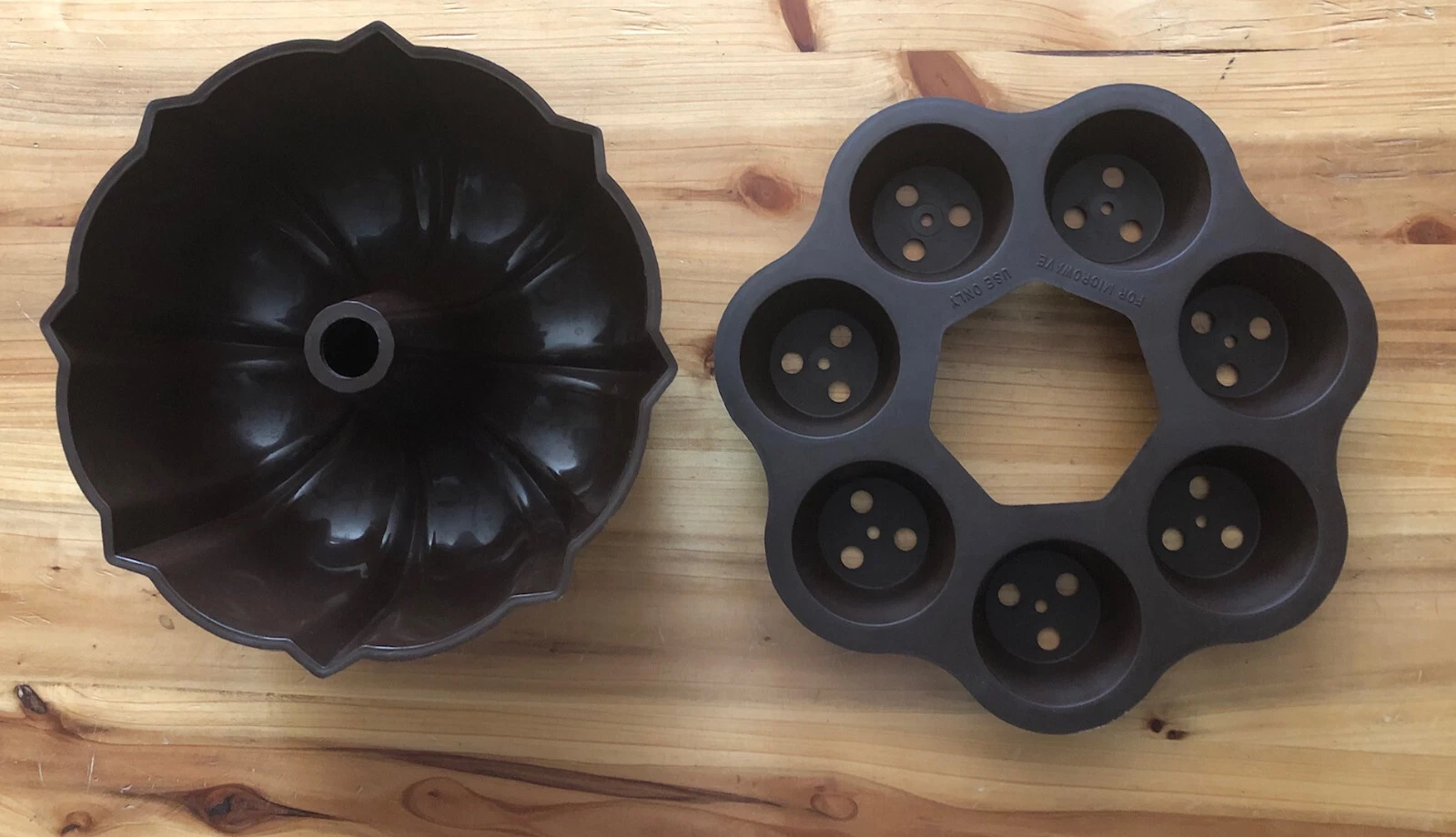 Vintage Microware Bundt AND Muffin/Cupcake Pan Set Concord Calif
