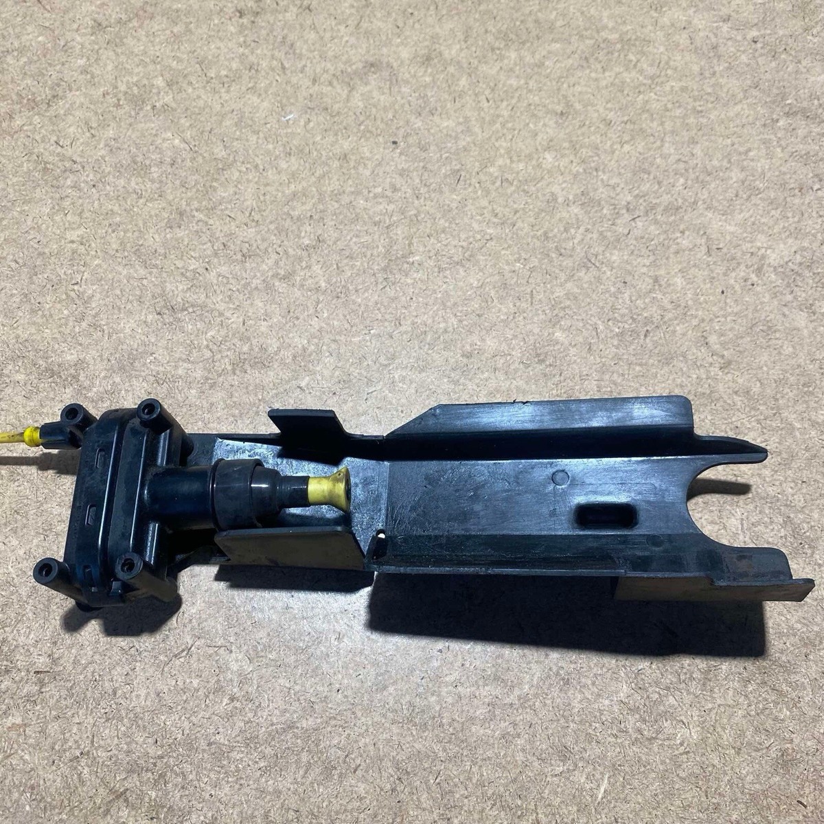 Mercedes-Benz W124 Sedan Fuel Tank Door Vacuum Lock 1248050541 | eBay