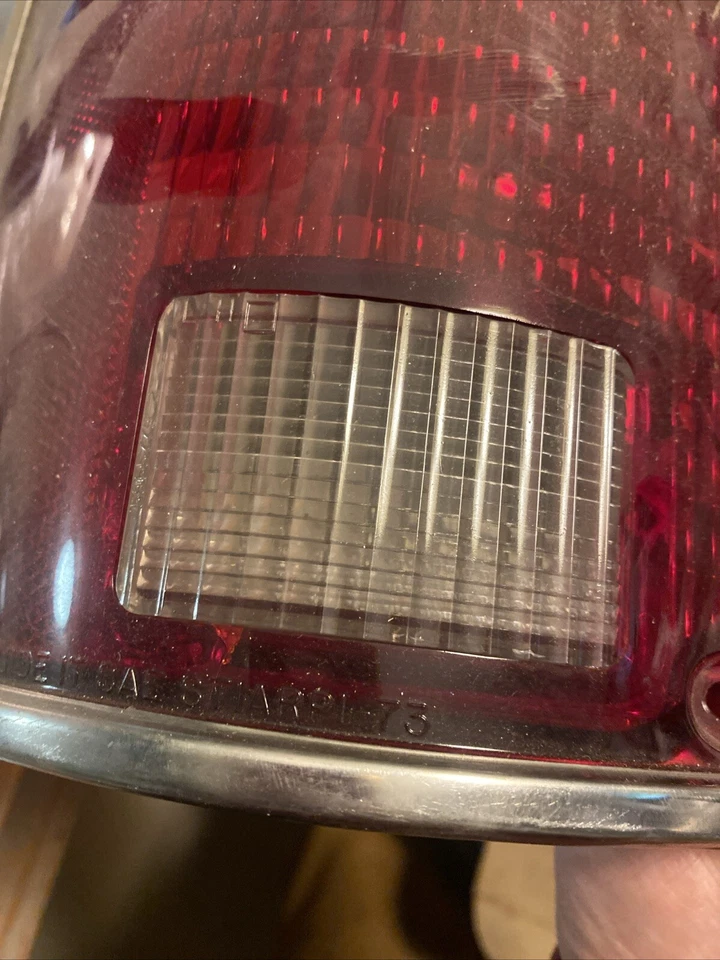 НОВЫЙ ИЗ СТАРЫХ ЗАПАСОВ GM 73-87 CHEVROLET GMC C10 K5 BLAZER SUBURBAN ЗАДНИЙ ФОНАРЬ LEN НОВЫЙ В КОРОБКЕ слева - Изображение 4 из 4