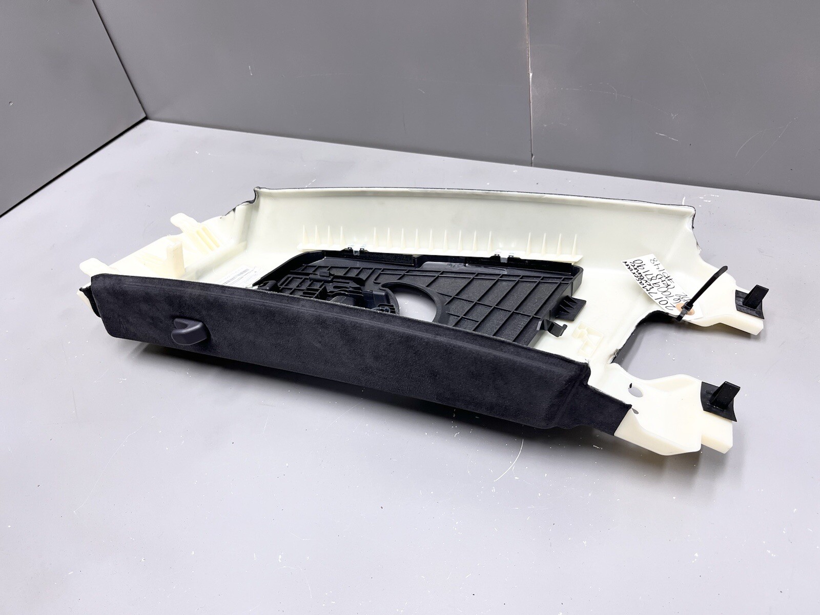 ⭐️2017-2020 MASERATI LEVANTE RIGHT SIDE B PILLAR UPPER TRIM COVER PANEL OEM