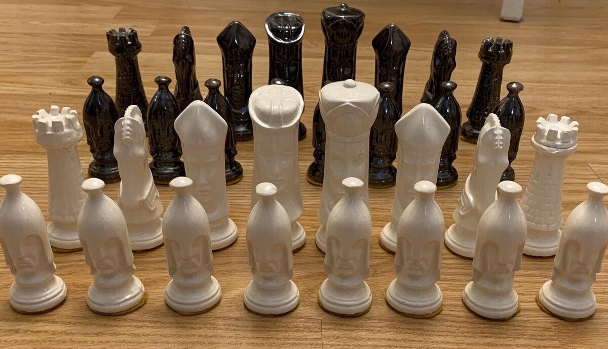 Vintage 32 Piece Duncan Mold Chess Set Ceramic Medieval Gothic Glazed ART  DECO