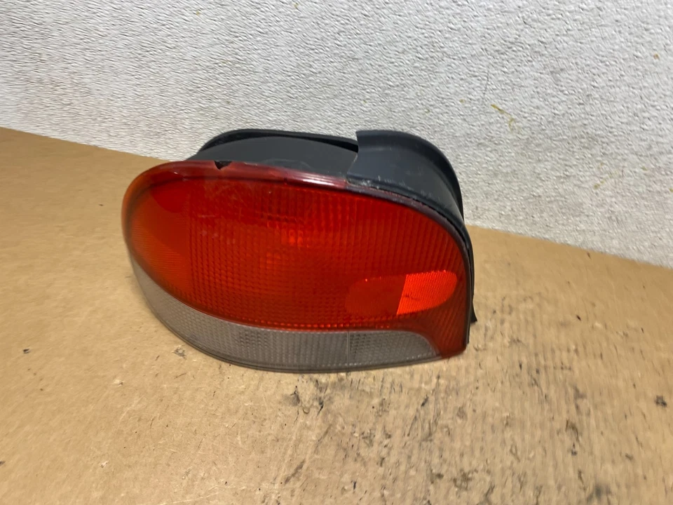 Luz trasera izquierda conductor Hyundai Accent 1998 a 1999 hatchback OEM Q7808 DW Foto 2 de 4