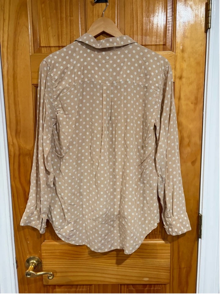 Blusa con botones de seda a lunares calce ceñido firma equipo para mujer Foto 4 de 4