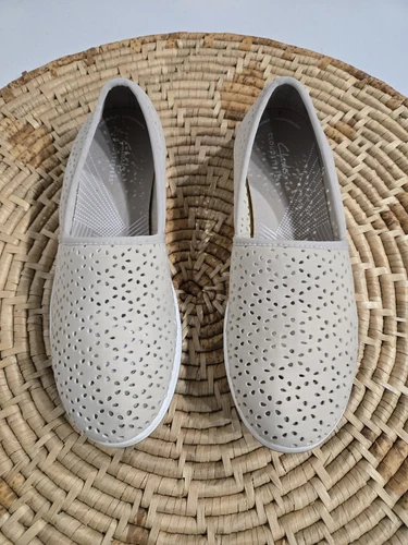 Mocassini Clarks Cloudsteppers in pelle di tortora marrone traforato da donna 9