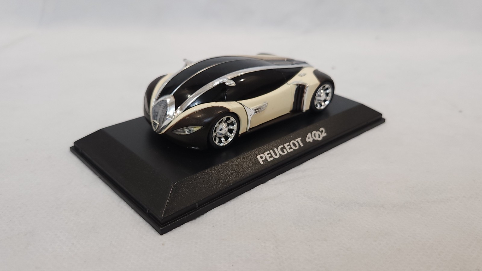Peugeot 4002 Concept Car 1/43 Norev, l'histoire du prototype de 2003