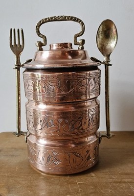 Traditioneller Vintage türkischer Kupfer 3 Ebenen Lebensmittel Eimer, Messing Löffel, Gabel, Griff.