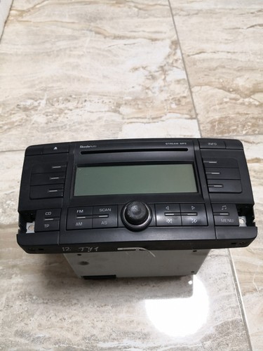Skoda Octavia 2005/CD Player Audio Receiver Radio/1Z0035161C - Picture 1 of 8