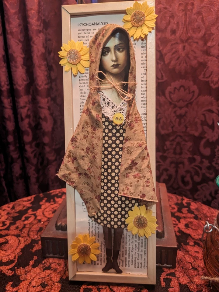 Arte de medios mixtos girasoles folclórico bruja leñosa gitana verano sol hallazgos primitivos Foto 3 de 3