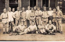 Military - No. 82746 - Soldiers Around A Machine Gun - Photo Card