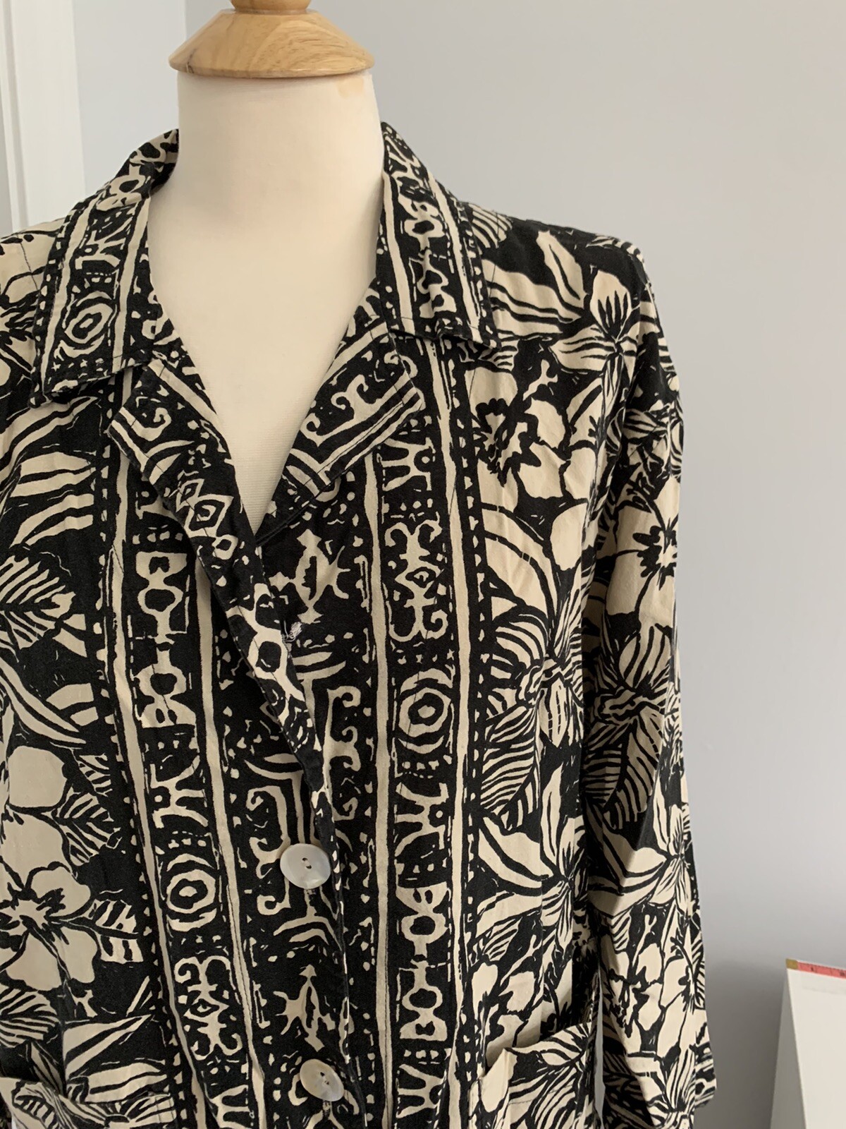 Chico’s Design Size Small Medium Patterned Beige … - image 3